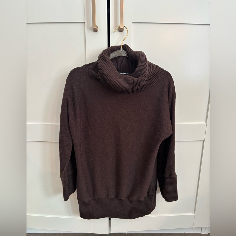 Spring + Mercer Brown Turtleneck Sweater Large Classic Cozy Minimalist